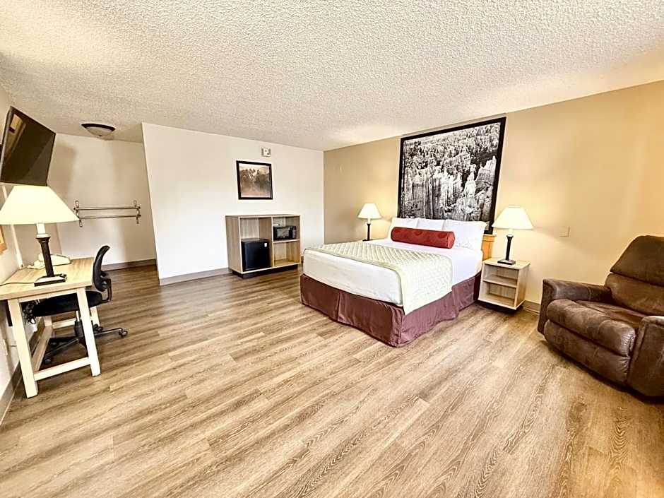 Super 8 by Wyndham Salina/Scenic Hills Area