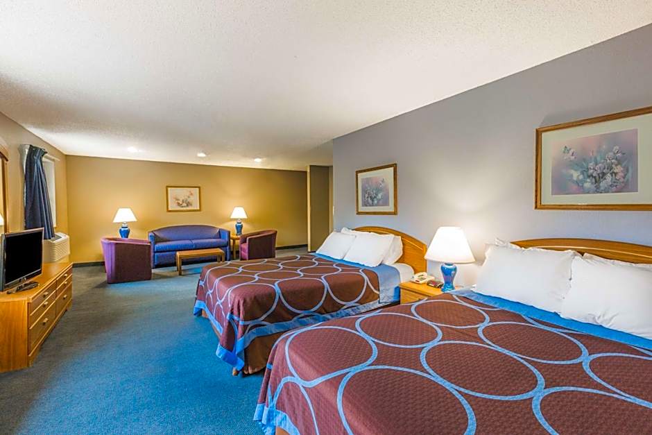 Photo 1 of 6 of 1 Queen Bed with Sofabed Suite