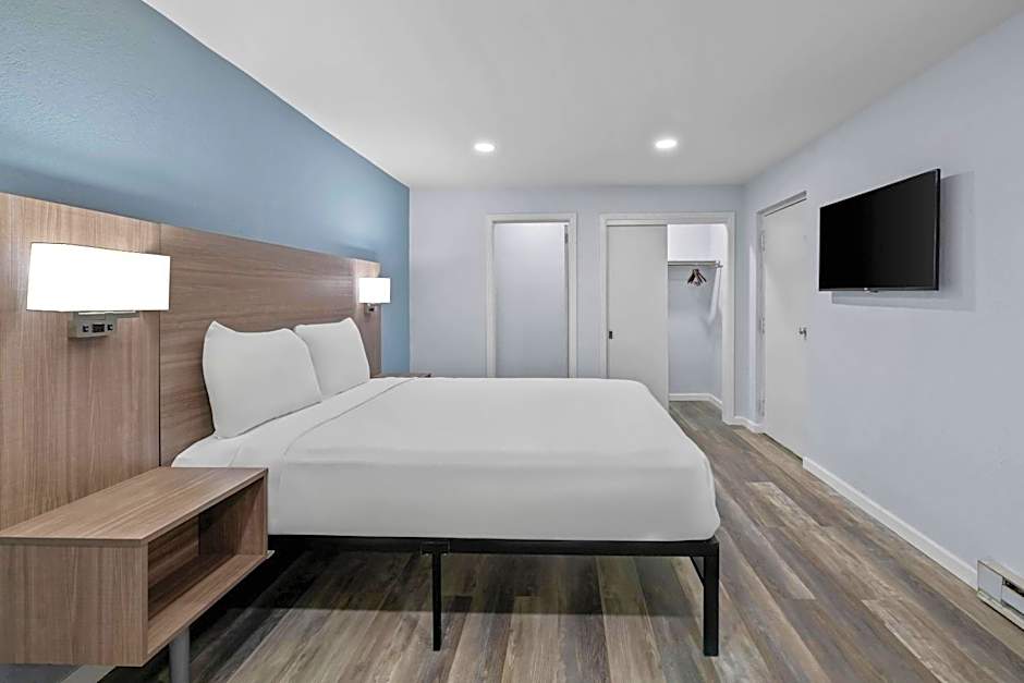 Suburban Studios Newport News - Hampton