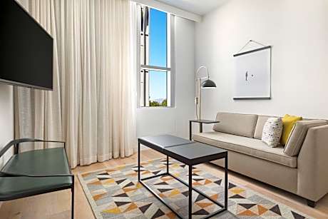 One-Bedroom Queen Suite