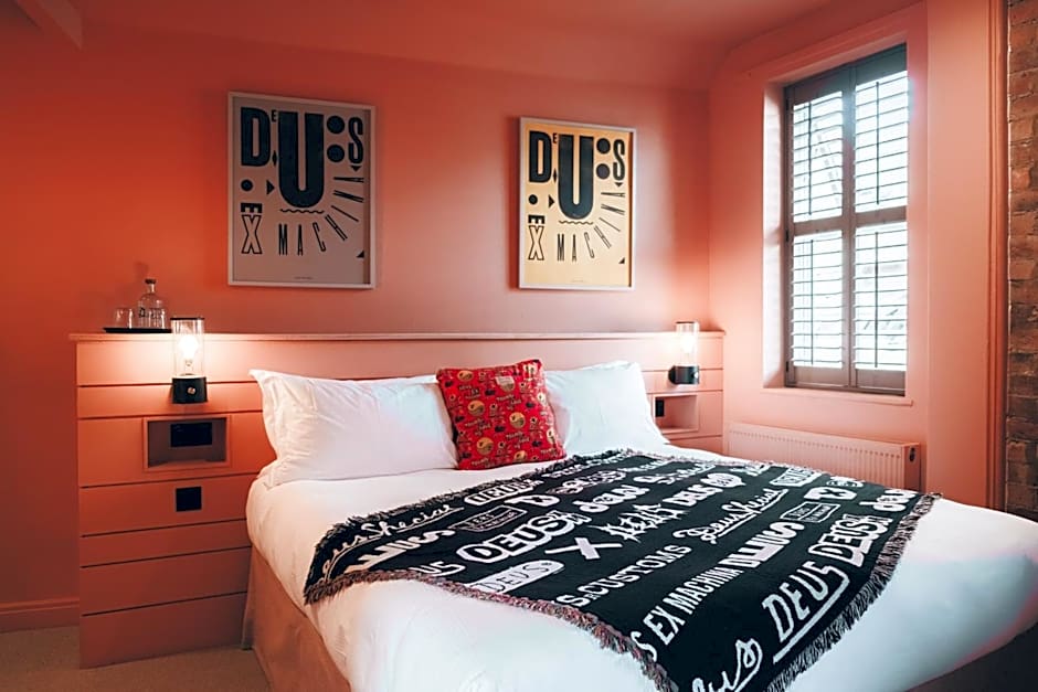 Deus Ex Machina Hotel