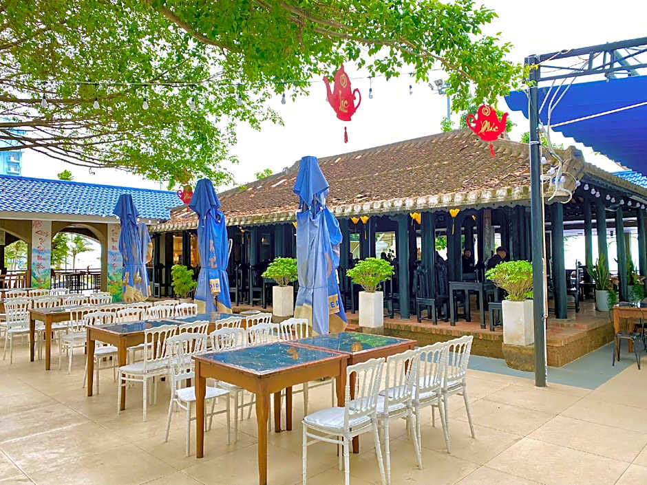 Sandals Hoang Yen Hotel