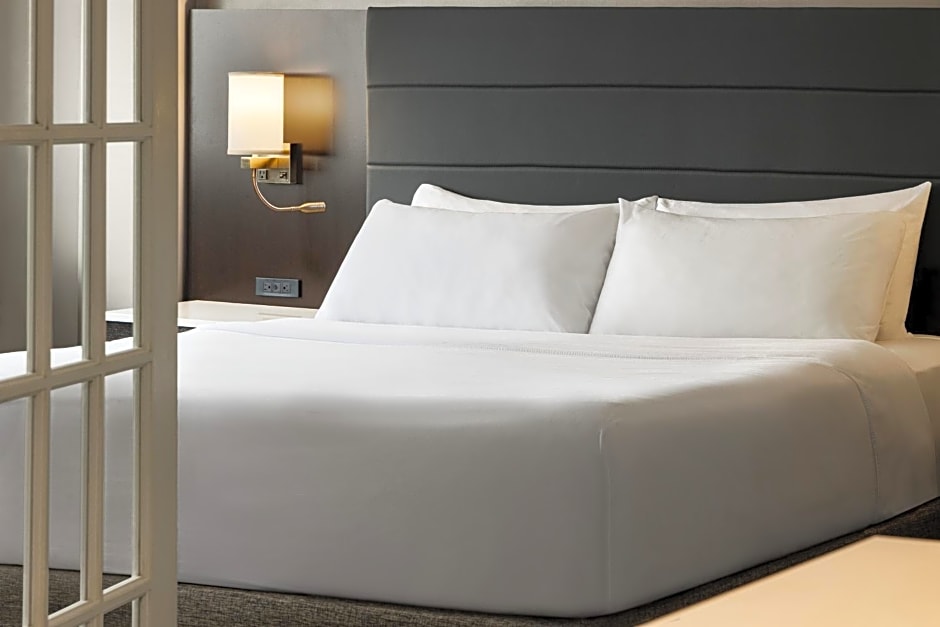 Crowne Plaza Knoxville Downtown University by IHG