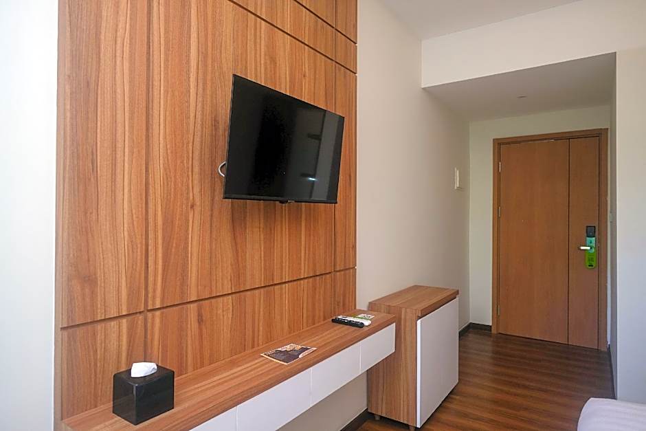 Urbanview Hotel Nardis Living near UMY