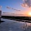 Frida's Artsy Condo with own mural, outdoor tub & rooftop pool