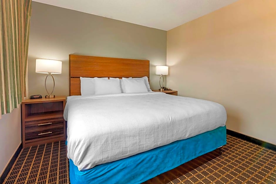 MainStay Suites Dubuque at Hwy 20