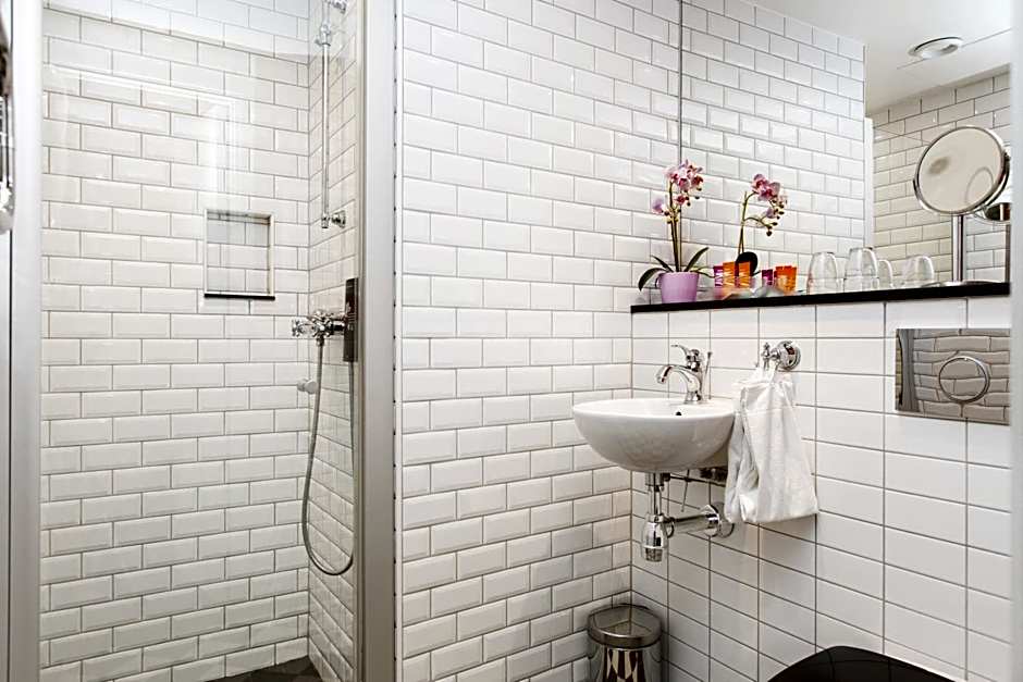 Collector's Lady Hamilton Hotel