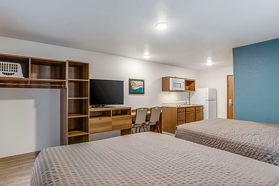 WoodSpring Suites Detroit Farmington Hills