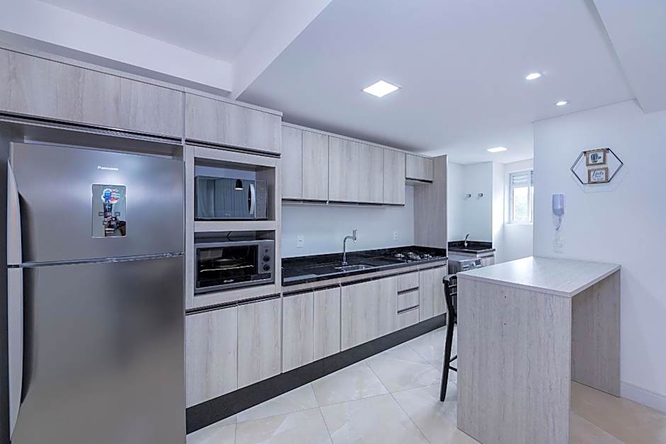 Terrazzo 401A - Apartamento 02 suítes - Acomoda até 05 pessoas - À poucos metros da praia de Bombas - (Consultar serviços de roupa de cama e banho)