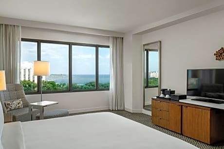 club lounge access, guest room, 1 king, partial ocean view, jaragua tower, high floor