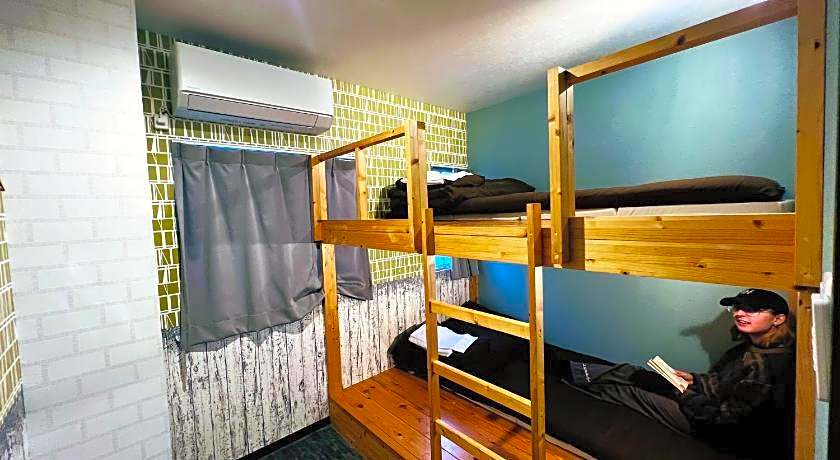 R Hostel Namba South