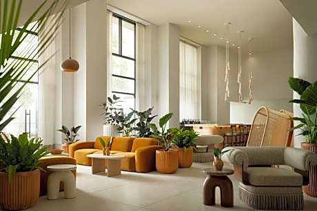 Sandbourne Santa Monica, Autograph Collection