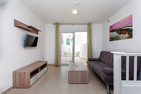 2 Bedrooms Apartment