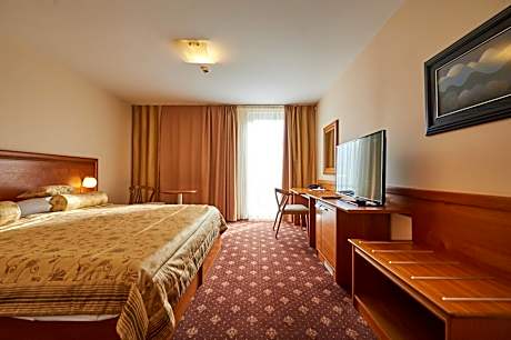Suite with Garden View