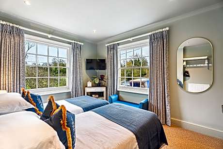 Premium-Twin room-Ensuite-Countryside view-3