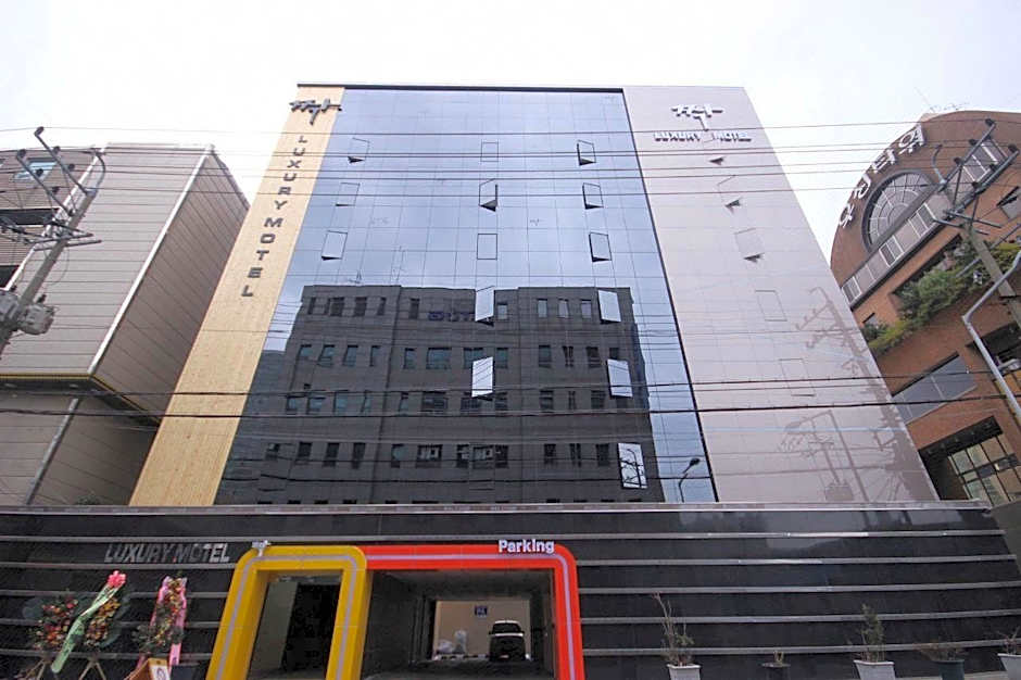Busan H-AVENUE Hotel Seomyeon Station