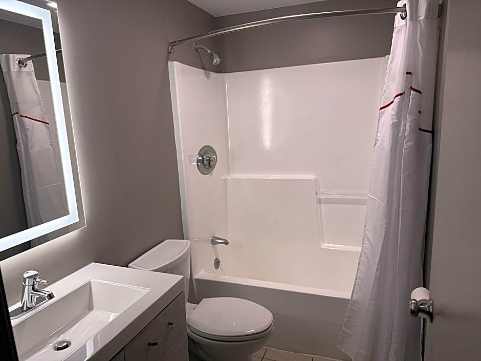 Red Roof Inn & Suites Swansea