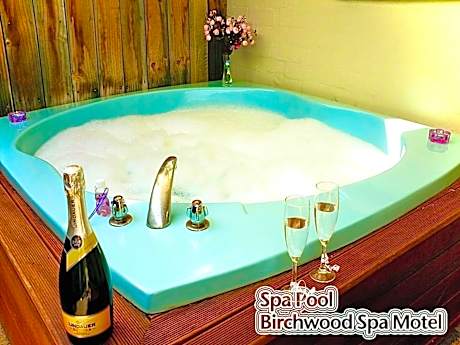 One-Bedroom Apartment with Hot Tub