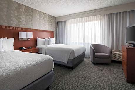 Guestroom Two Queens - Hearing Accessible Balcony Pool View