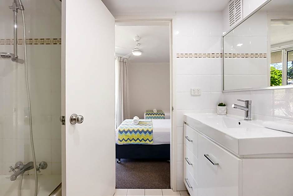 Rainbow Commodore Coolangatta