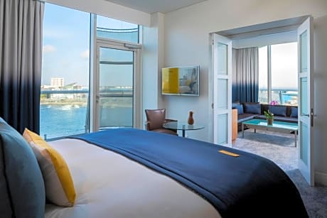 One-Bedroom King Suite with Harbor View