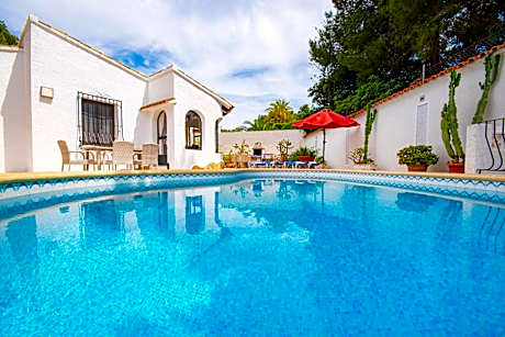 Villa Yvonne - chill out, free WIFI, close to facilities