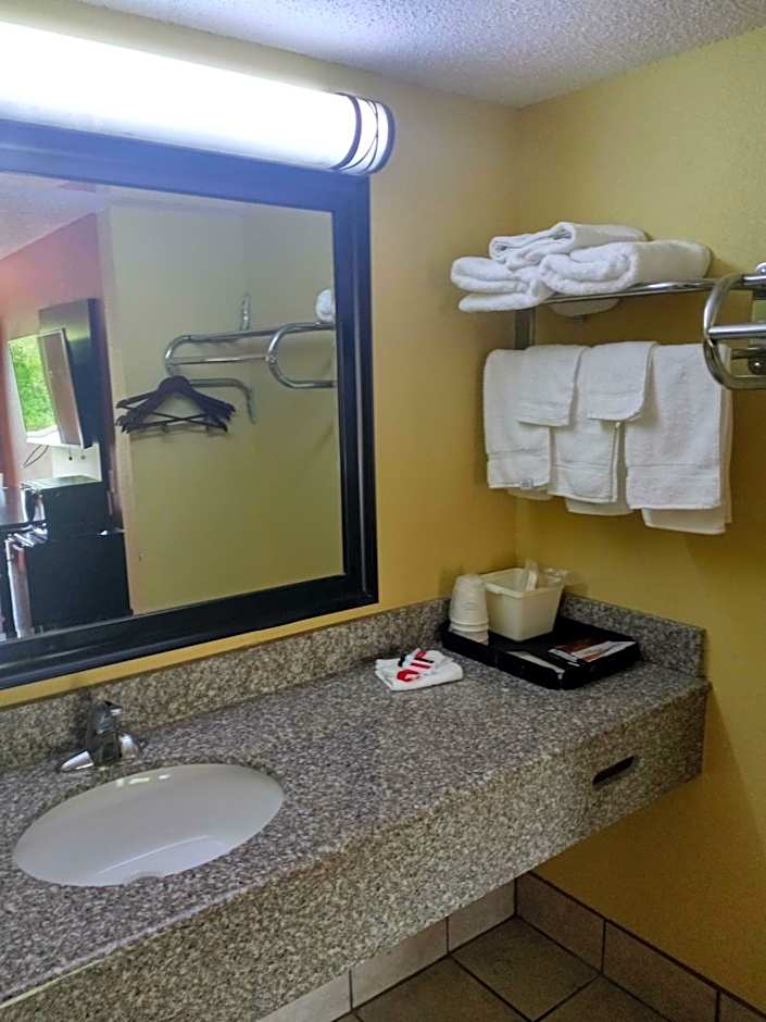 Super 8 by Wyndham Tulsa