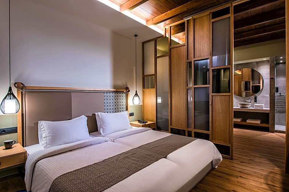 Petousis Hotel & Suites