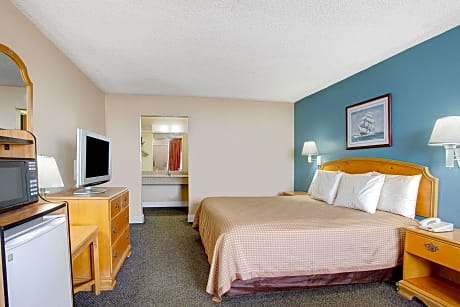 1 King Bed Pool View Non-Smoking
