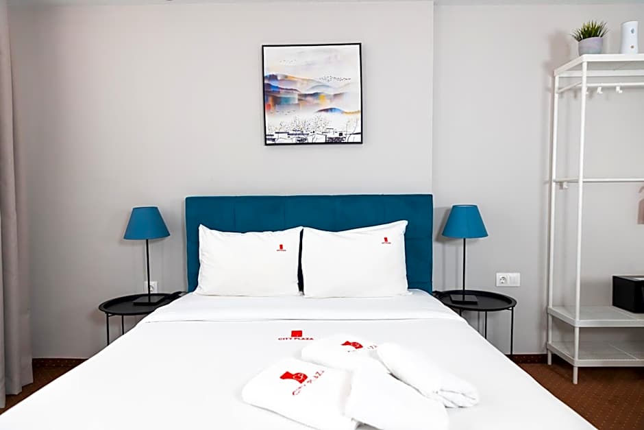 City Plaza Apartments & Rooms