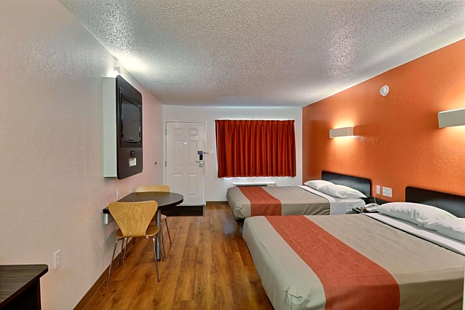 Motel 6-Tewksbury, MA - Boston