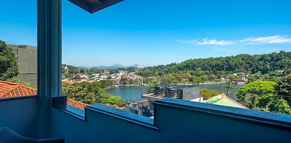 Ceyloni Lake Residency