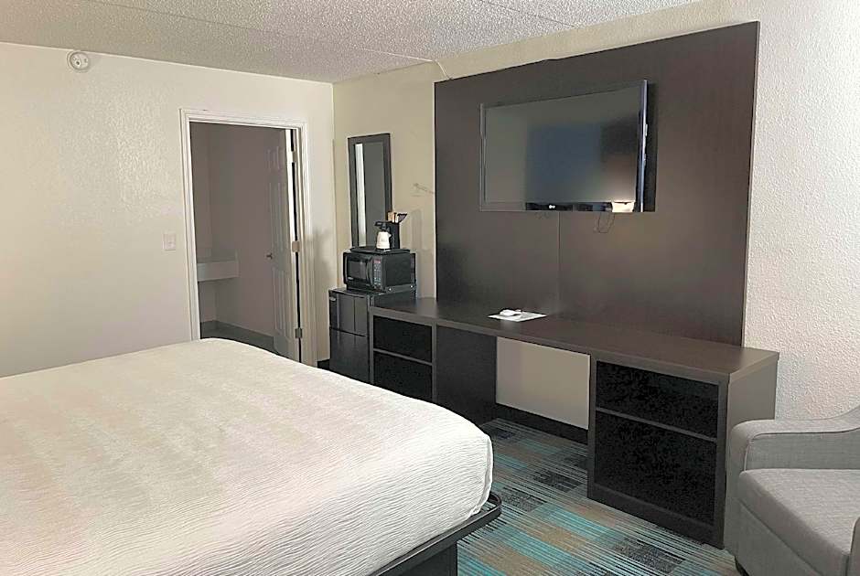 Days Inn by Wyndham Calhoun GA I-75 and US-41 