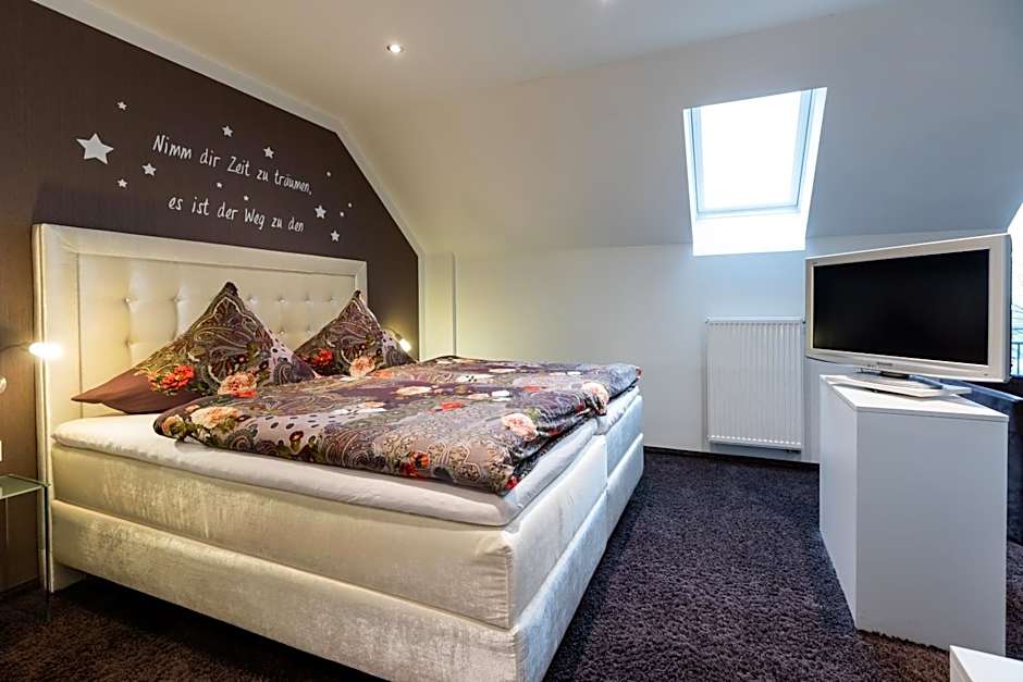Photo 1 of 6 of Junior Suite