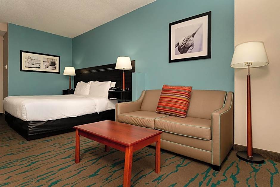 Gateway Hotel & Suites, an Ascend Collection Hotel