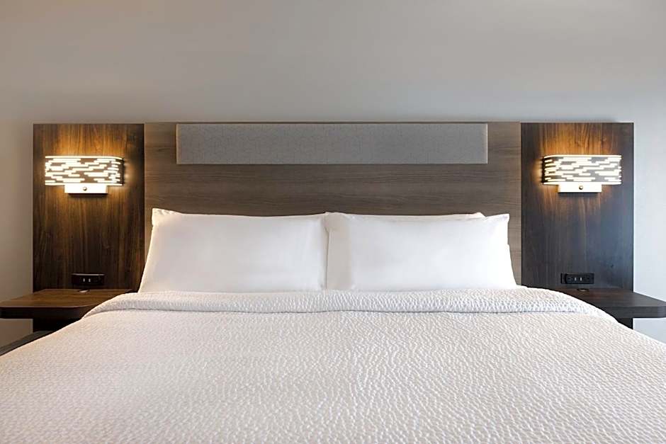 Holiday Inn Express & Suites Kansas City KU Medical Center By IHG