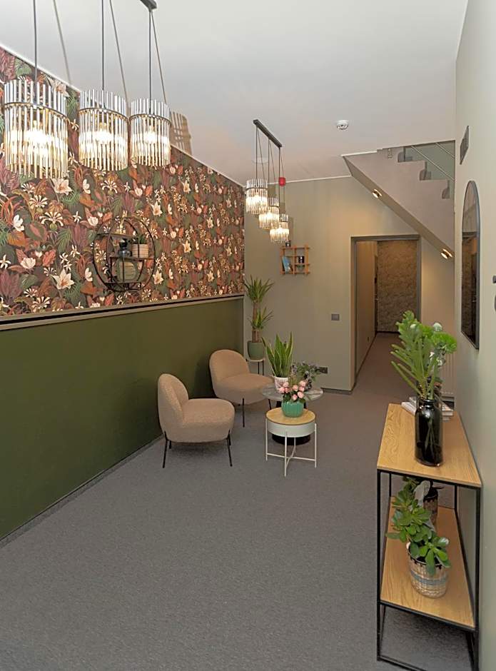 Happy Inn Rooms & Suites