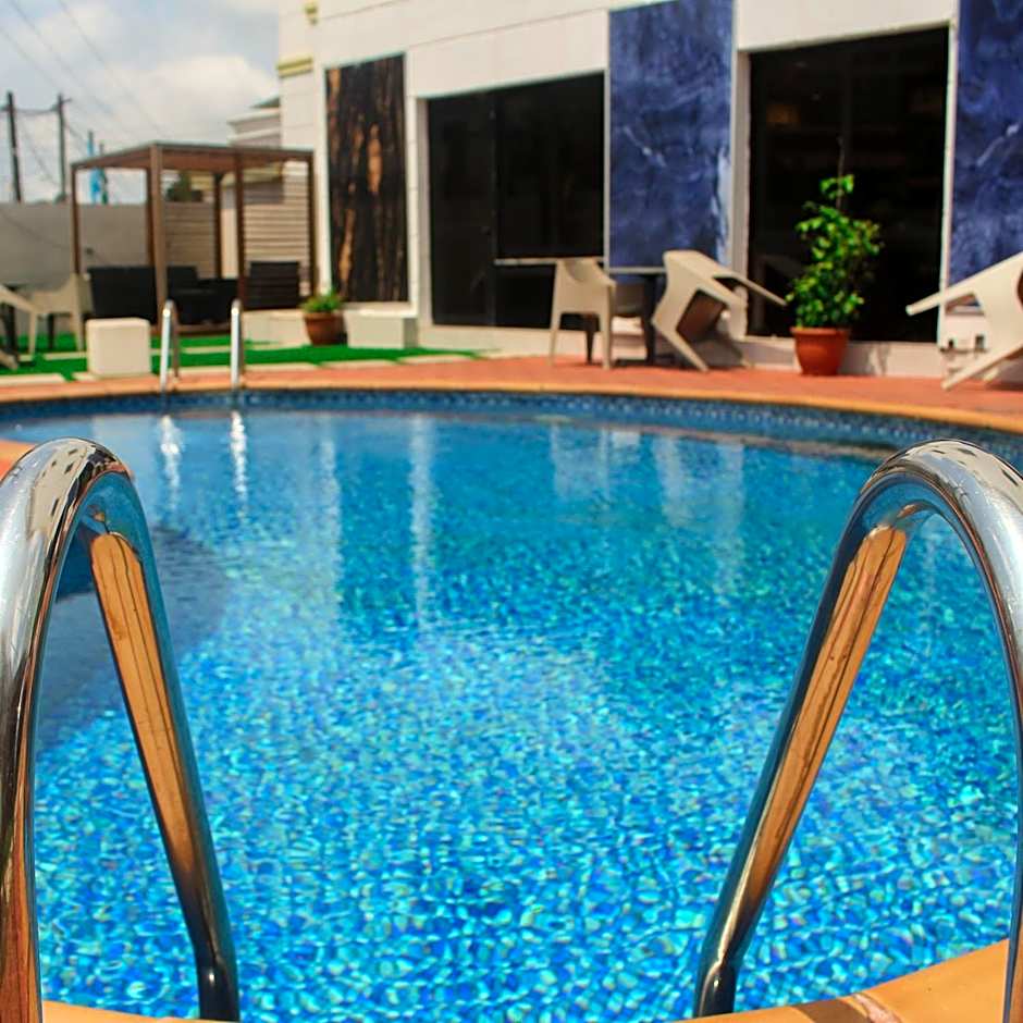 Victoria Crown Plaza Hotel