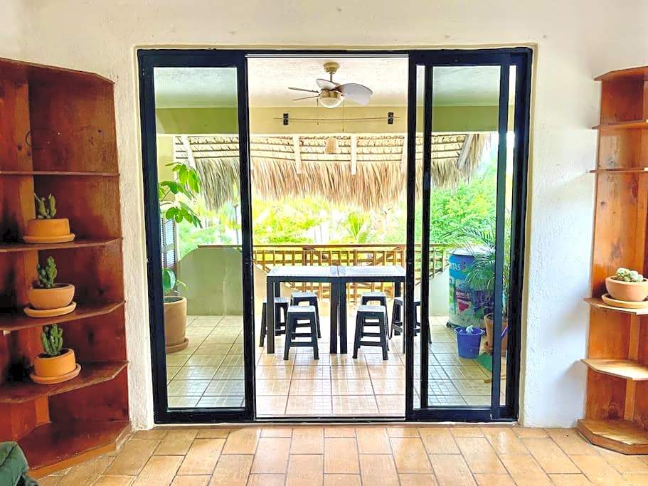 Depa cyrill frente playa Zicatela con AC y alberca