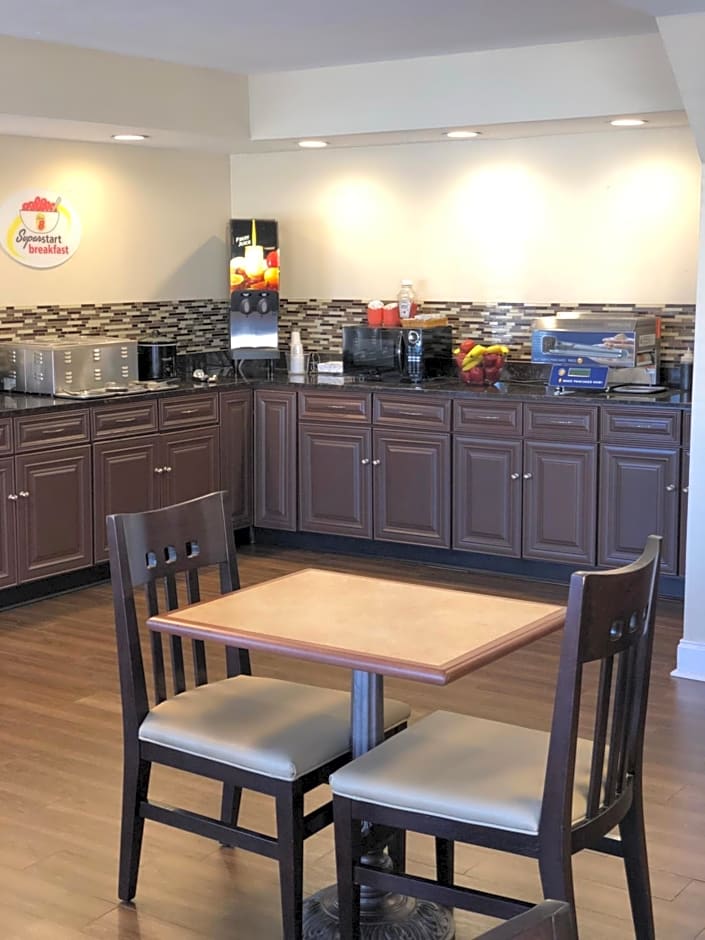 Super 8 by Wyndham Gulfport Near Biloxi