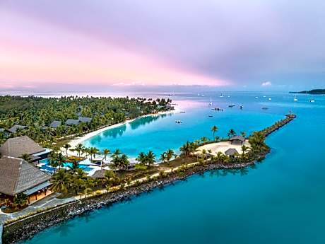 Plantation Island Resort