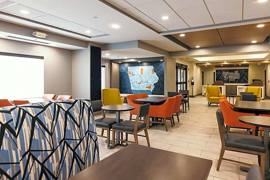 Holiday Inn Express and Suites Urbandale Des Moines By IHG