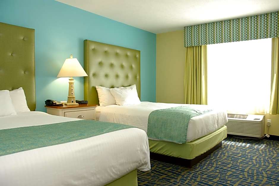 Photo 1 of 7 of 1 King Bed and 1 Queen Bed