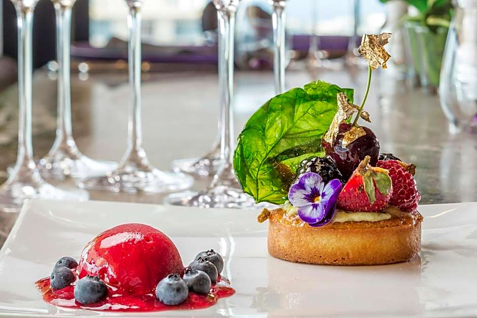 O Monot Luxury Boutique Hotel