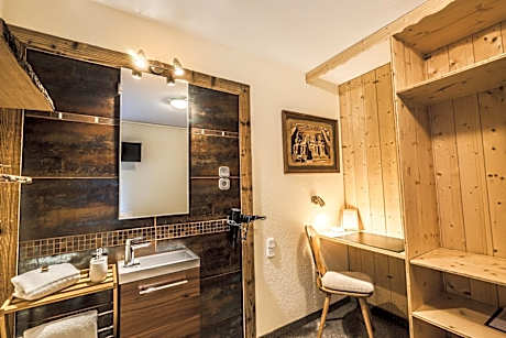 Single Room with Shared Bathroom