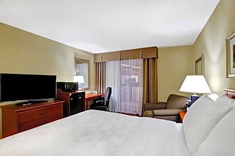 1 King Bed Premium