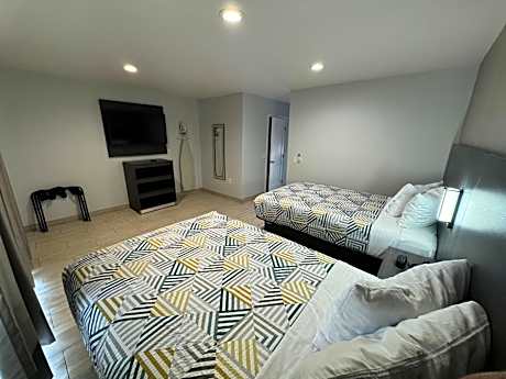 Quadruple Room - Disability Access - Roll in Shower