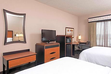 2 Queen Beds/Mini-Fride/Microwave