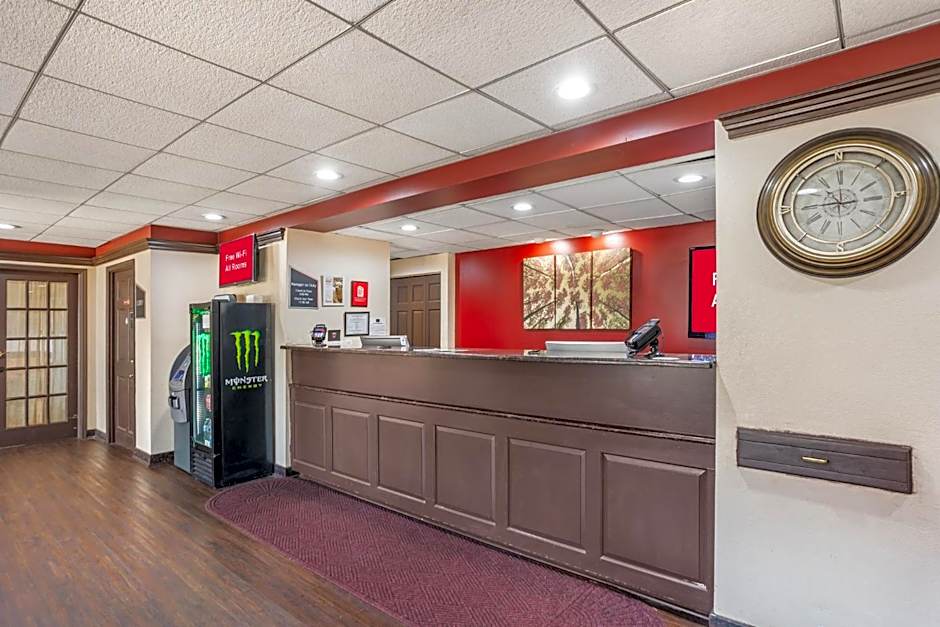 HomeTowne Studios by Red Roof Lancaster