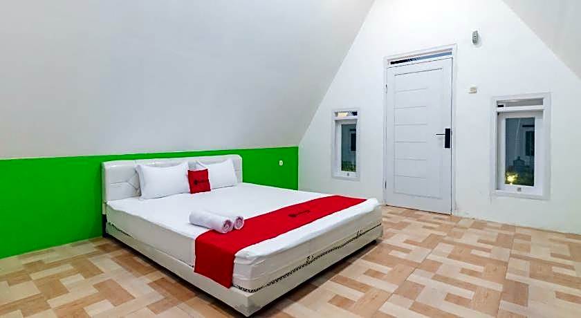 RedDoorz Syariah Plus near Sukabumi Station